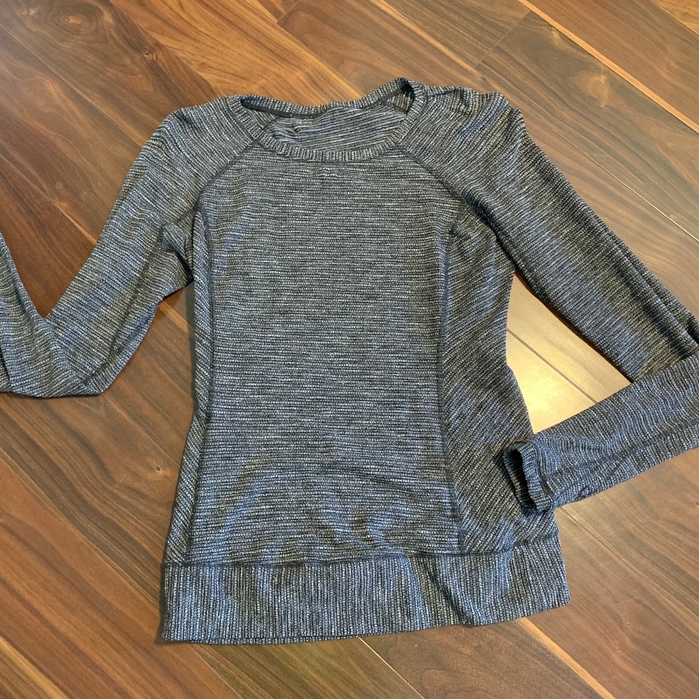 Lululemon black/white pullover top